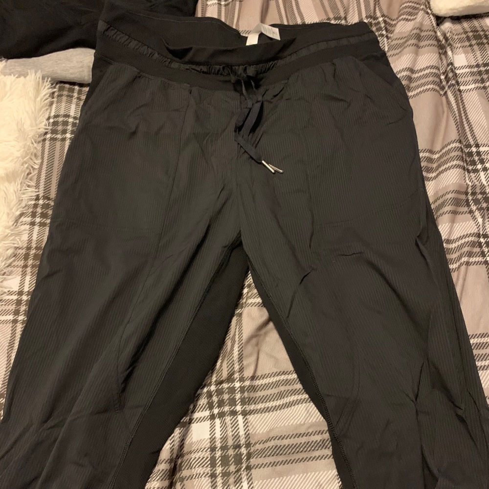lululemon athletica Black Drawstring Capris